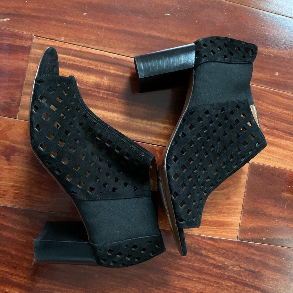 Aquatalia Womens ‘Shari’ Black Open Toe Booties Size 8/8.5 *Mismatched* $595